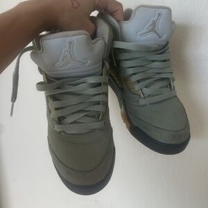 Air jordan retro 5
Size 4.5